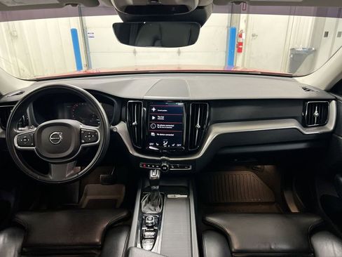 Used 2019 Volvo XC60 T5 Momentum w/ Premium Package AWD/4WD image 5