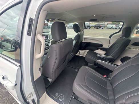 Used 2023 Chrysler Voyager LX FWD image 12