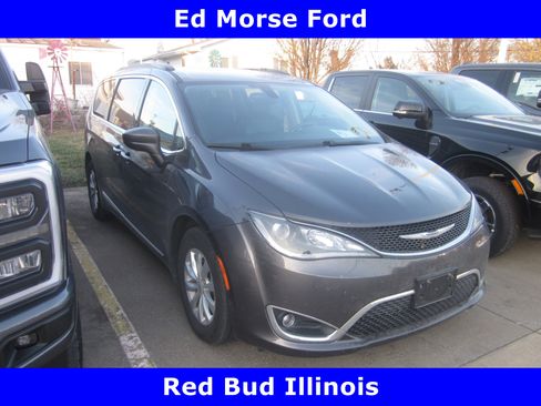Used 2017 Chrysler Pacifica Touring-L image 1