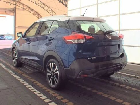 Used 2019 Nissan Kicks SV FWD image 2