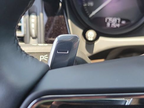Used 2023 Porsche Macan AWD/4WD image 32