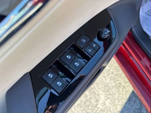 Used 2017 Toyota Prius Two image 11