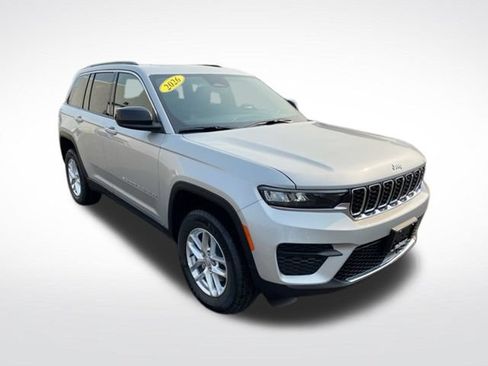 Used 2026 Jeep Grand Cherokee Laredo X AWD/4WD image 7