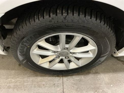 Used 2020 Dodge Grand Caravan SE FWD image 15