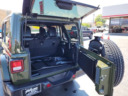 Used 2021 Jeep Wrangler Unlimited Sahara AWD/4WD image 27