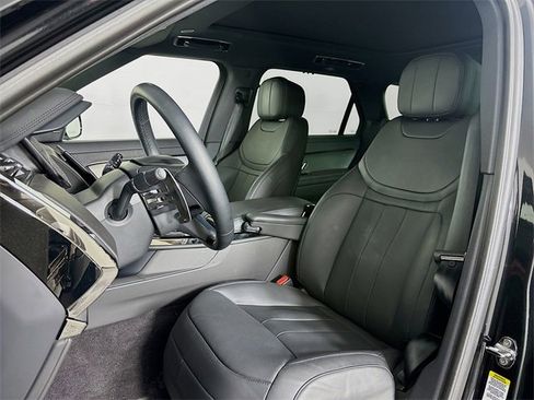Used 2025 Land Rover Range Rover Sport SE image 21