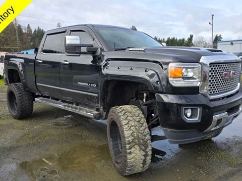 Used 2017 GMC Sierra 3500 Denali image 2