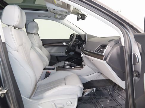Used 2024 Audi Q5 2.0T Premium w/ Convenience Package image 13