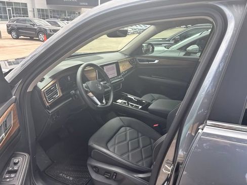 Used 2024 Volkswagen Atlas SE FWD image 7