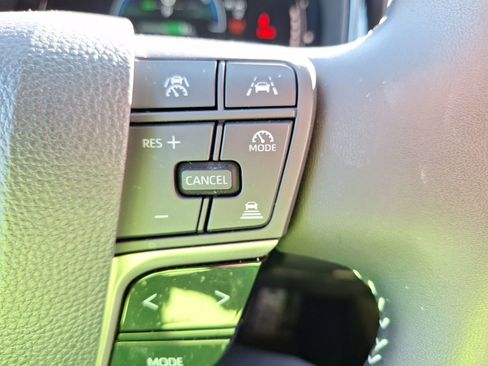 Used 2025 Toyota Camry SE w/ Convenience Package image 21