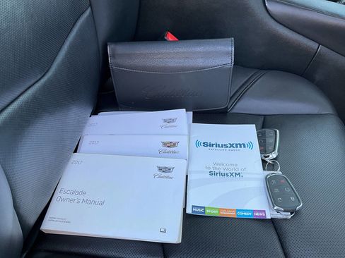 Used 2017 Cadillac Escalade ESV Platinum image 34