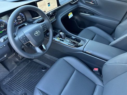 New 2025 Toyota Crown Signia image 9