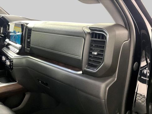 Used 2022 GMC Sierra 1500 SLT w/ SLT Convenience Package AWD/4WD image 18