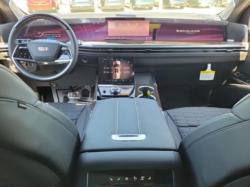 New 2026 Cadillac Escalade ESV Platinum Sport w/ LPO, ONYX Package image 13
