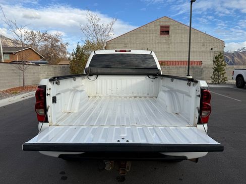 Used 2007 Chevrolet Silverado 2500 LT w/ Heavy-Duty Power Package image 7