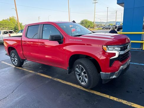 Used 2024 Chevrolet Silverado 1500 LT AWD/4WD image 7