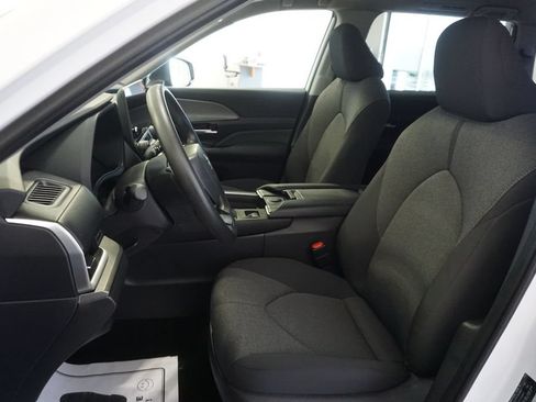Certified 2025 Toyota Grand Highlander FWD image 18