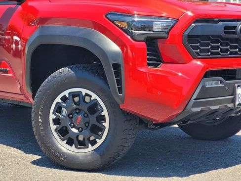 Certified 2024 Toyota Tacoma TRD Off-Road w/ TRD Off Road Upgrade Package AWD/4WD image 4