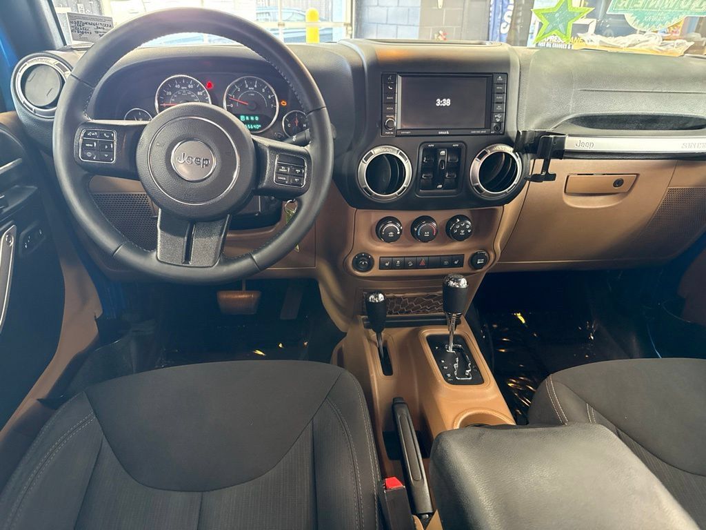 Used 2016 Jeep Wrangler Unlimited Sahara w/ Connectivity Group AWD/4WD image 16