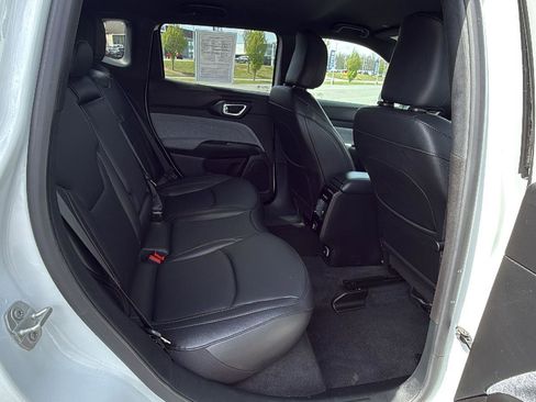 Used 2024 Jeep Compass Latitude AWD/4WD image 19