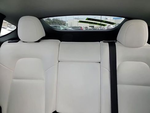 Used 2022 Tesla Model Y Long Range image 25