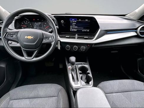 Used 2024 Chevrolet Trax LS w/ LS Convenience Package FWD image 7