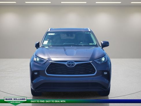 Used 2023 Toyota Highlander XLE AWD/4WD image 9