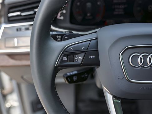 Used 2024 Audi Q8 Prestige image 17