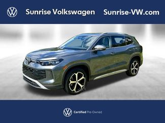 Certified 2025 Volkswagen Tiguan SE w/ Panoramic Sunroof Package AWD/4WD 360° Tour