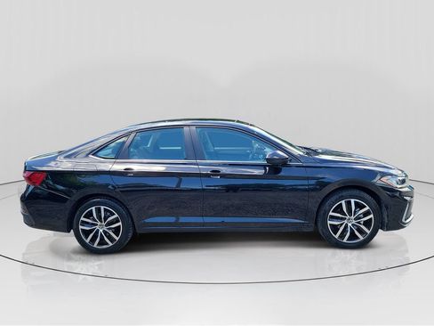 Used 2025 Volkswagen Jetta SE FWD image 8