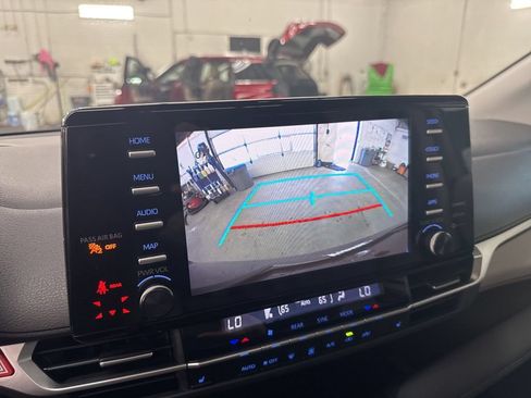 Used 2021 Toyota Sienna XLE FWD image 34