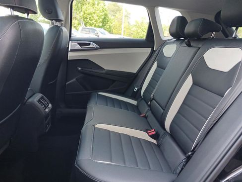 New 2025 Volkswagen Taos SEL image 28