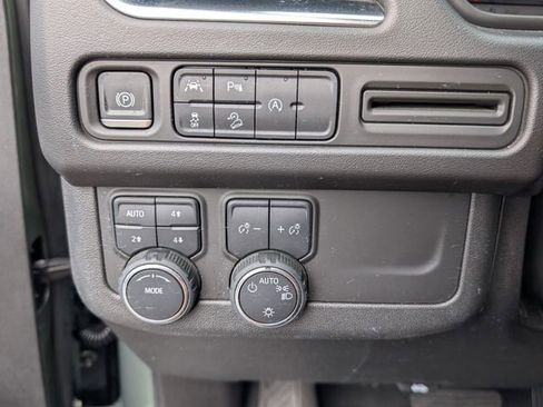 Used 2024 Chevrolet Suburban Premier image 36