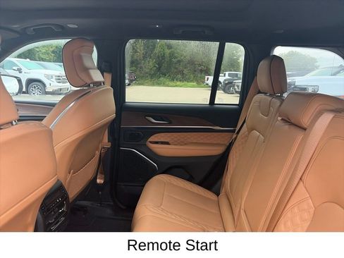 Used 2023 Jeep Grand Cherokee Summit AWD/4WD image 11