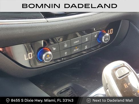 Used 2020 Buick Enclave Essence image 29