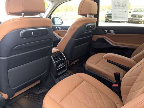 Used 2023 BMW X7 xDrive40i w/ Premium Package AWD/4WD image 31