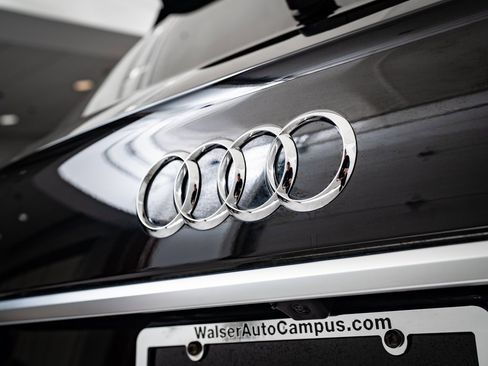 Used 2024 Audi Q5 2.0T Premium w/ Convenience Package image 9