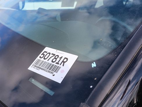 Used 2024 Toyota Highlander LE image 37