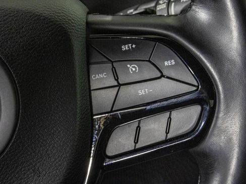 Used 2021 Jeep Cherokee Latitude Plus AWD/4WD image 28