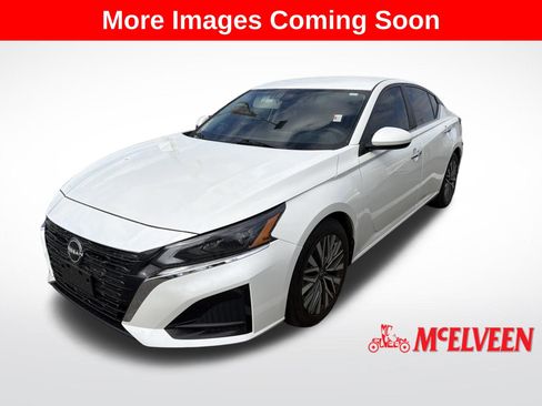 Used 2023 Nissan Altima 2.5 SV image 1