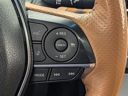 Used 2019 Toyota Avalon Limited image 24