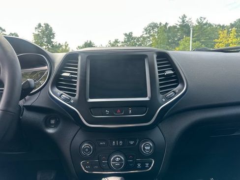 Used 2022 Jeep Cherokee Latitude Lux w/ Sun & Sound Group AWD/4WD image 23