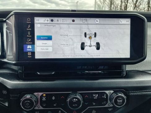 Used 2025 Jeep Wrangler Unlimited Sahara AWD/4WD image 14