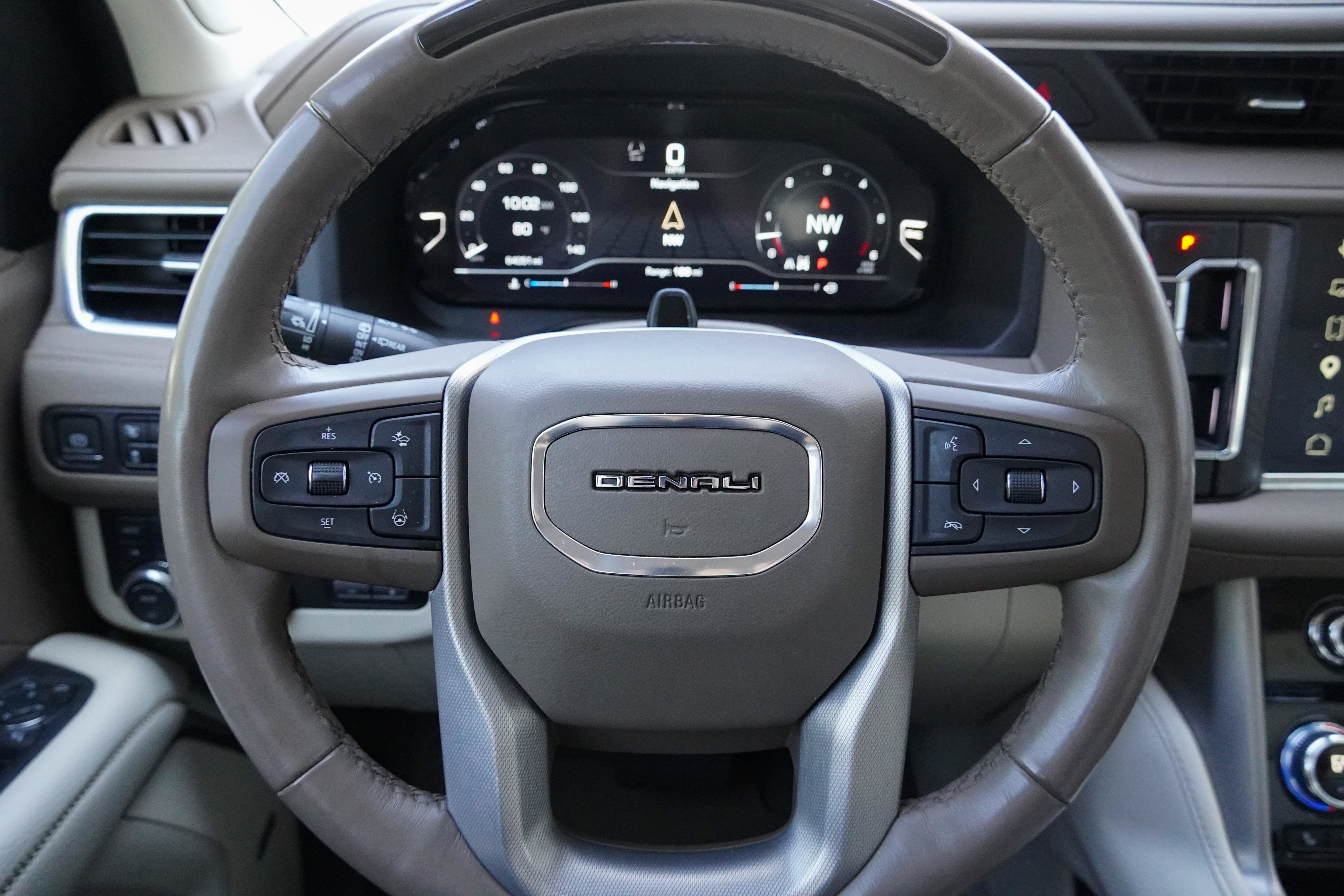 Used 2024 GMC Yukon Denali w/ Advanced Technology Package AWD/4WD image 18