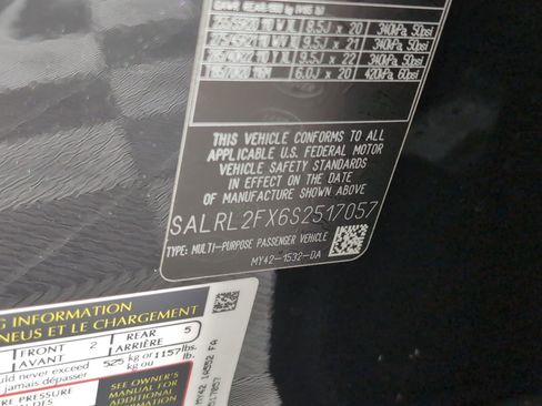 Used 2025 Land Rover Discovery Dynamic SE image 16