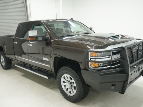 Used 2018 Chevrolet Silverado 3500 High Country w/ Duramax Plus Package AWD/4WD image 3