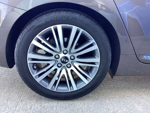 Used 2014 Kia Cadenza Premium w/ Luxury Package FWD image 6