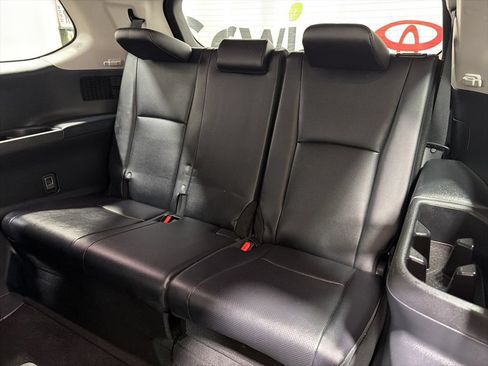 Used 2025 Toyota Grand Highlander AWD image 19