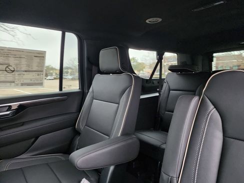 New 2025 Chevrolet Suburban Premier AWD/4WD image 24