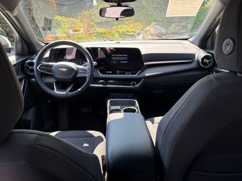 Used 2025 Chevrolet Equinox LT AWD/4WD image 12